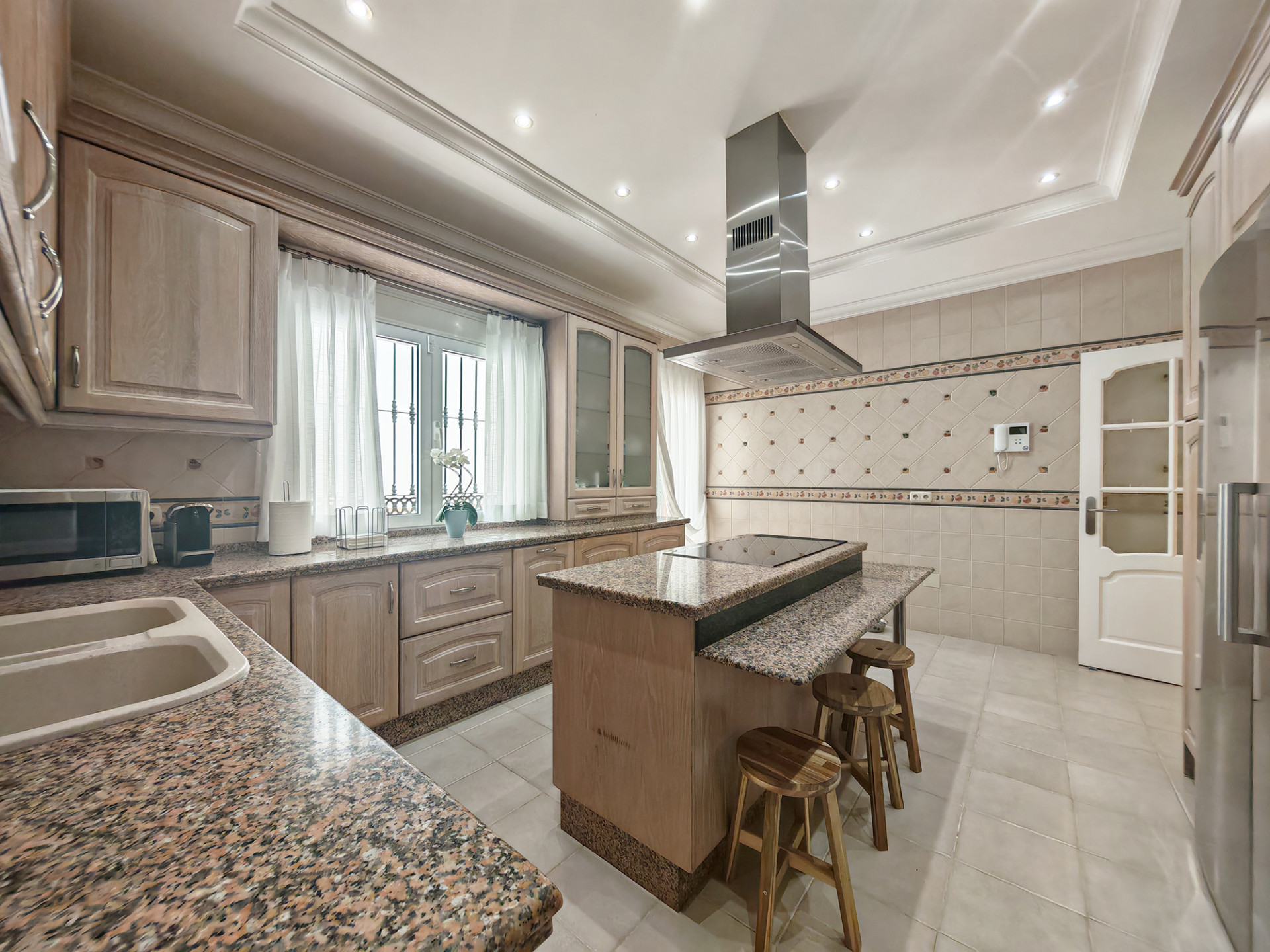Elviria Marbella villa 4 Bedrooms