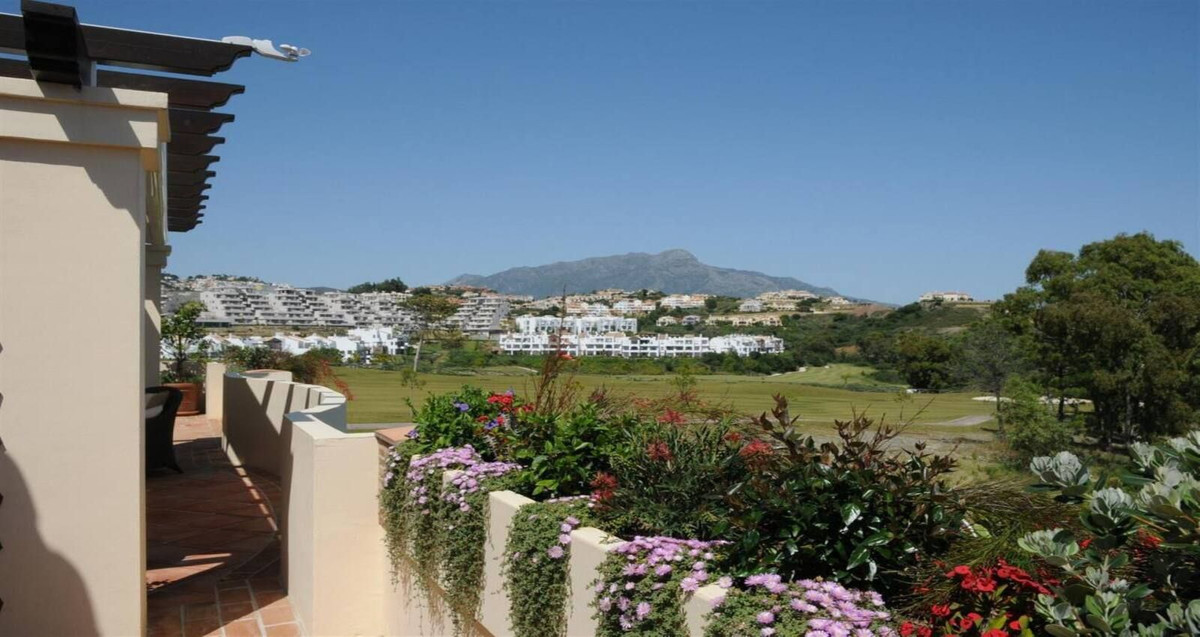 luxo-estate-7 Benahavis penthouse 4 Bedrooms