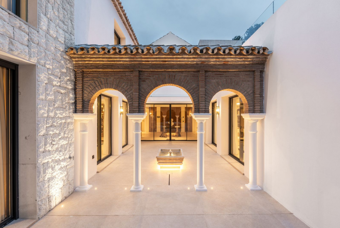 Nueva Andalucia Marbella villa 5 Bedrooms