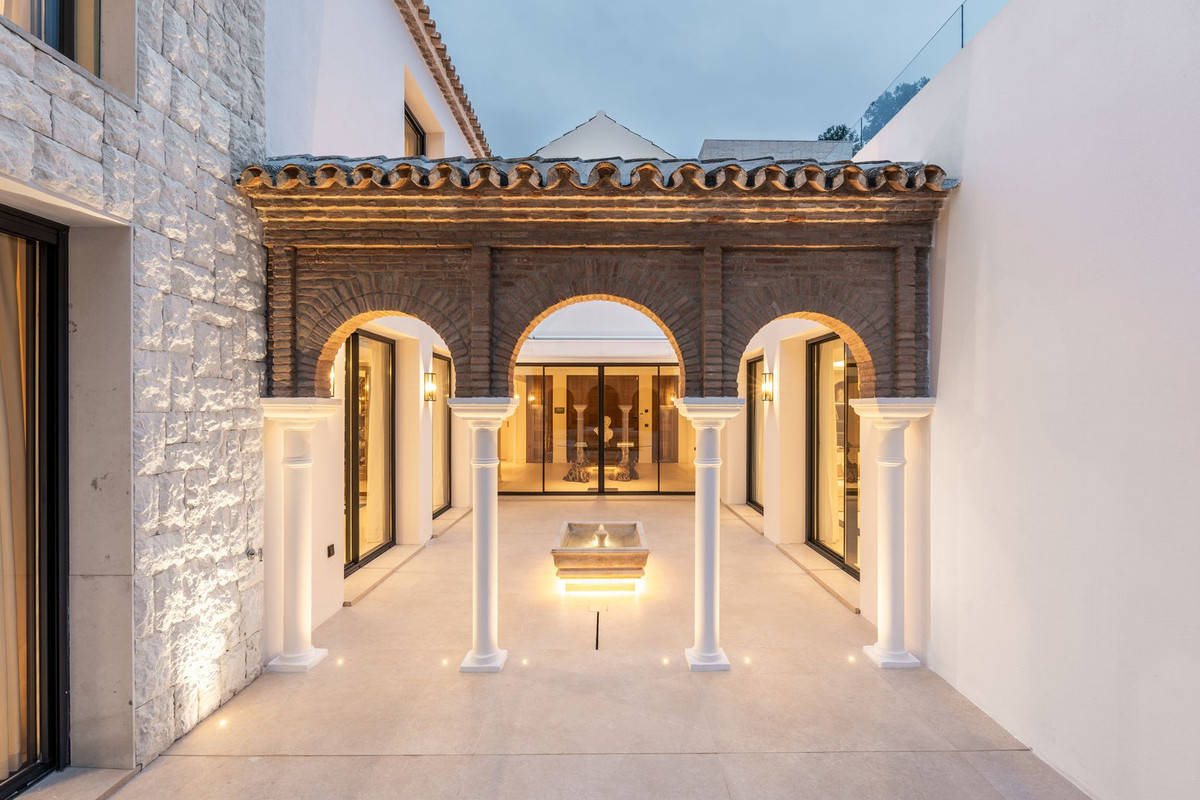 luxo-estate-7 Nueva Andalucia Marbella villa 5 Bedrooms