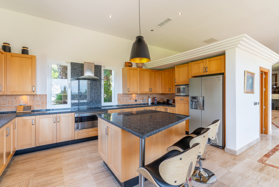 Los Almendros Benahavis villa 5 Bedrooms