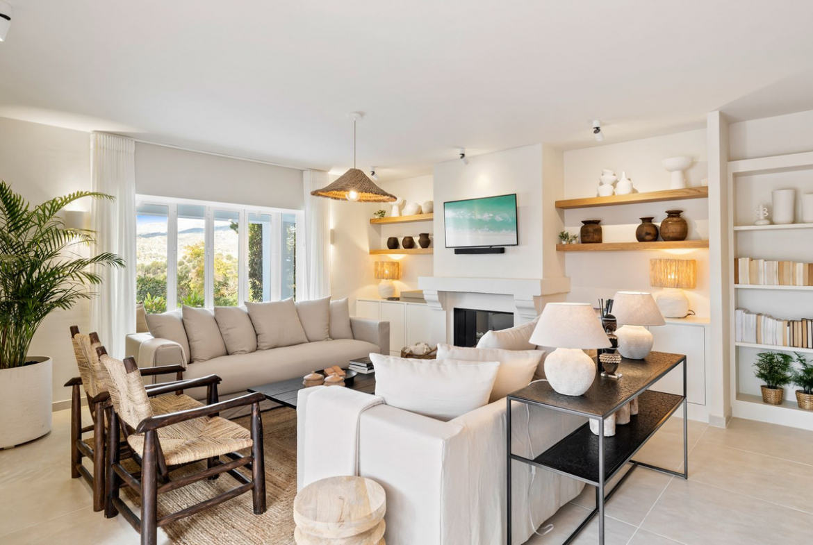 Las Chapas Marbella villa 3 Bedrooms