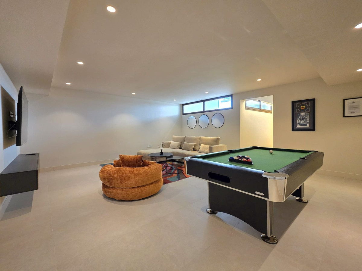 luxo-estate-7 New Golden Mile Estepona townhouse 4 Bedrooms