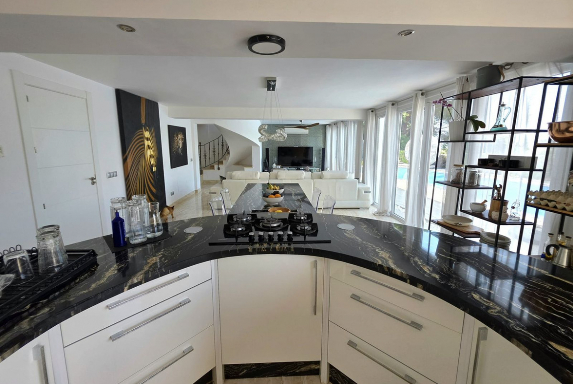 Elviria Marbella villa 5 Bedrooms
