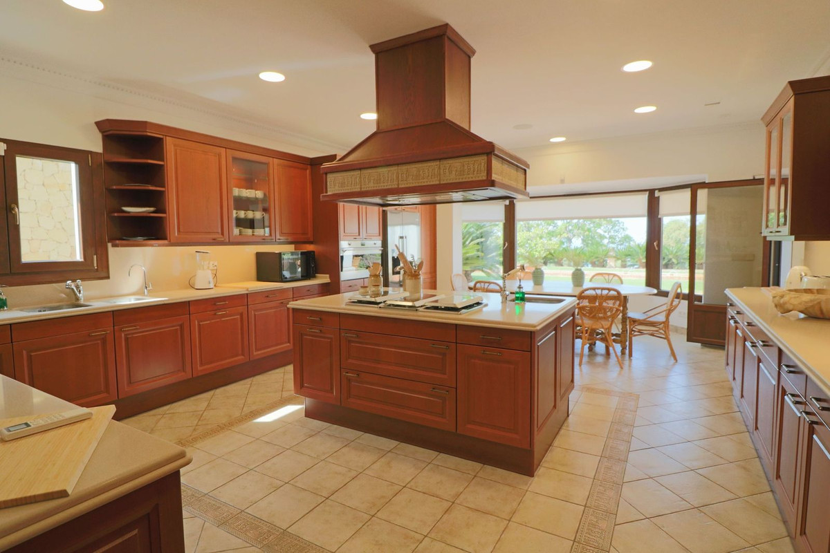luxo-estate-7 La Mairena Marbella country-house 7 Bedrooms