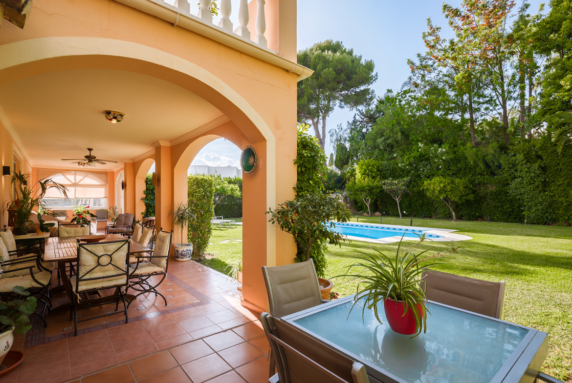 Nueva Andalucia Marbella villa 5 Bedrooms