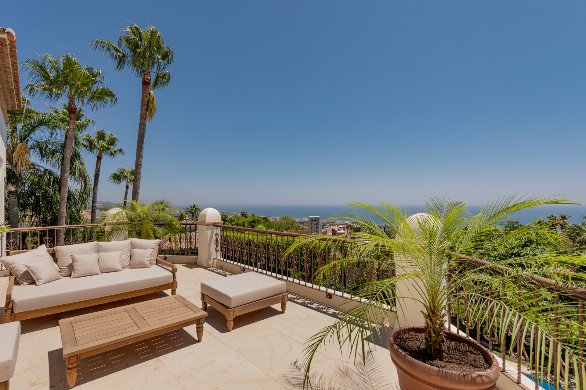 luxo-estate-7 Sierra Blanca Marbella villa 6 Bedrooms