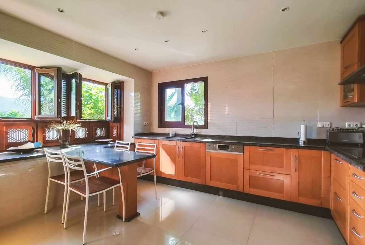 Nueva Andalucia Marbella penthouse 3 Bedrooms