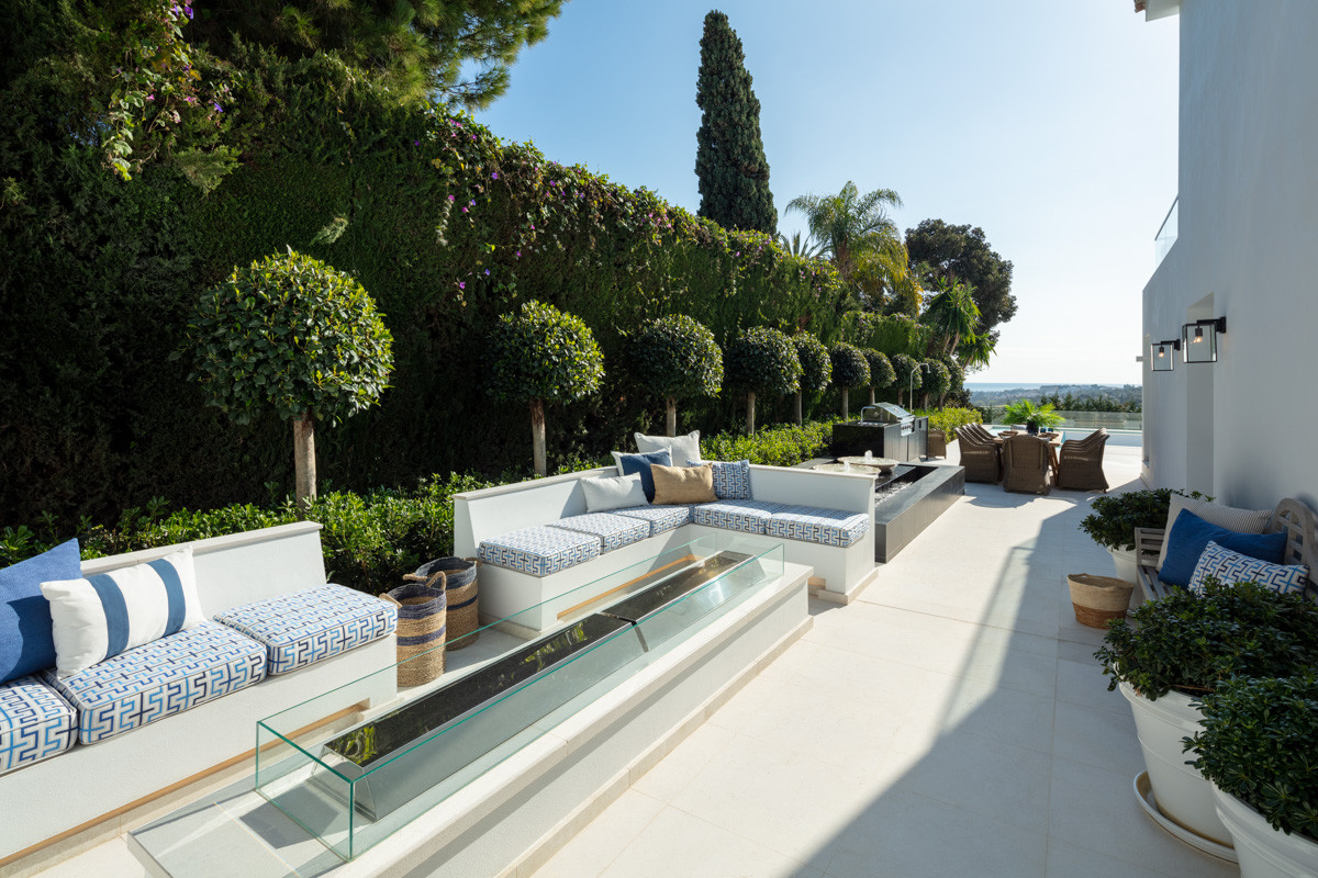 luxo-estate-7 Nueva Andalucia Marbella villa 5 Bedrooms