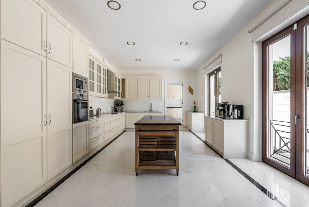 Marbella Golden Mile Marbella villa 8 Bedrooms