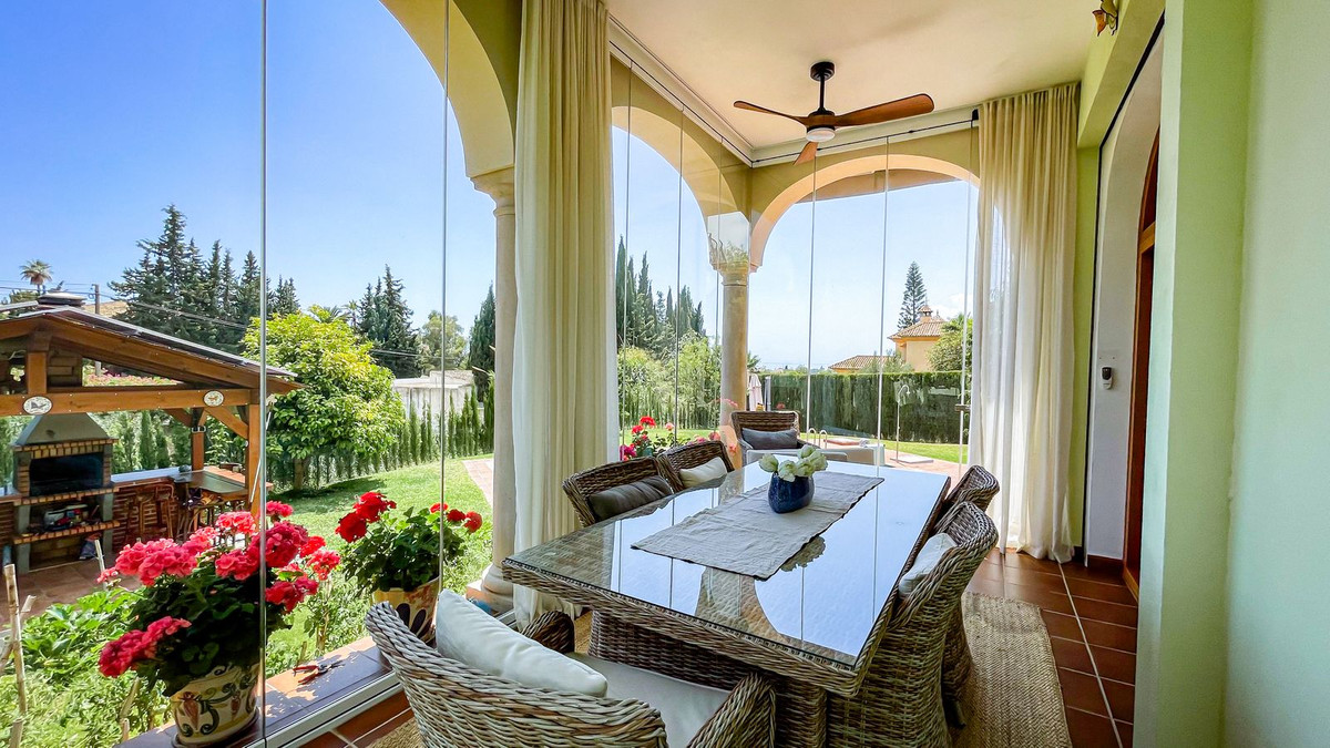 luxo-estate-7 El Rosario Marbella villa 6 Bedrooms