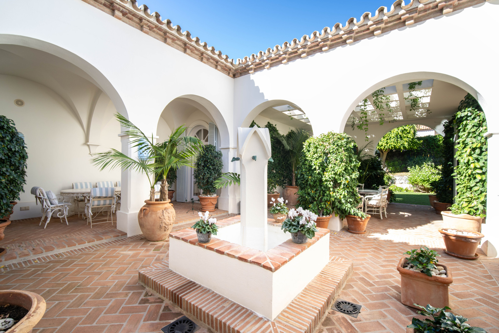 Marbella Golden Mile Marbella villa 5 Bedrooms