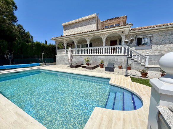 Las Chapas Marbella villa 4 Bedrooms