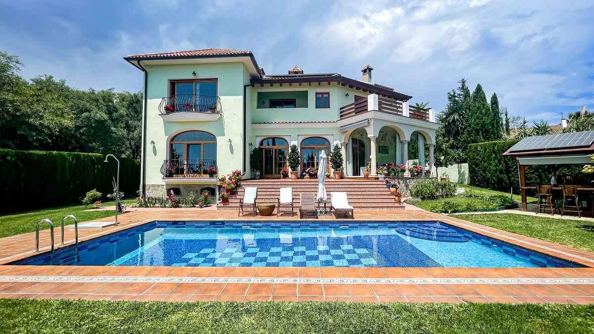 R5049835 El Rosario Marbella villa 6 Bedrooms