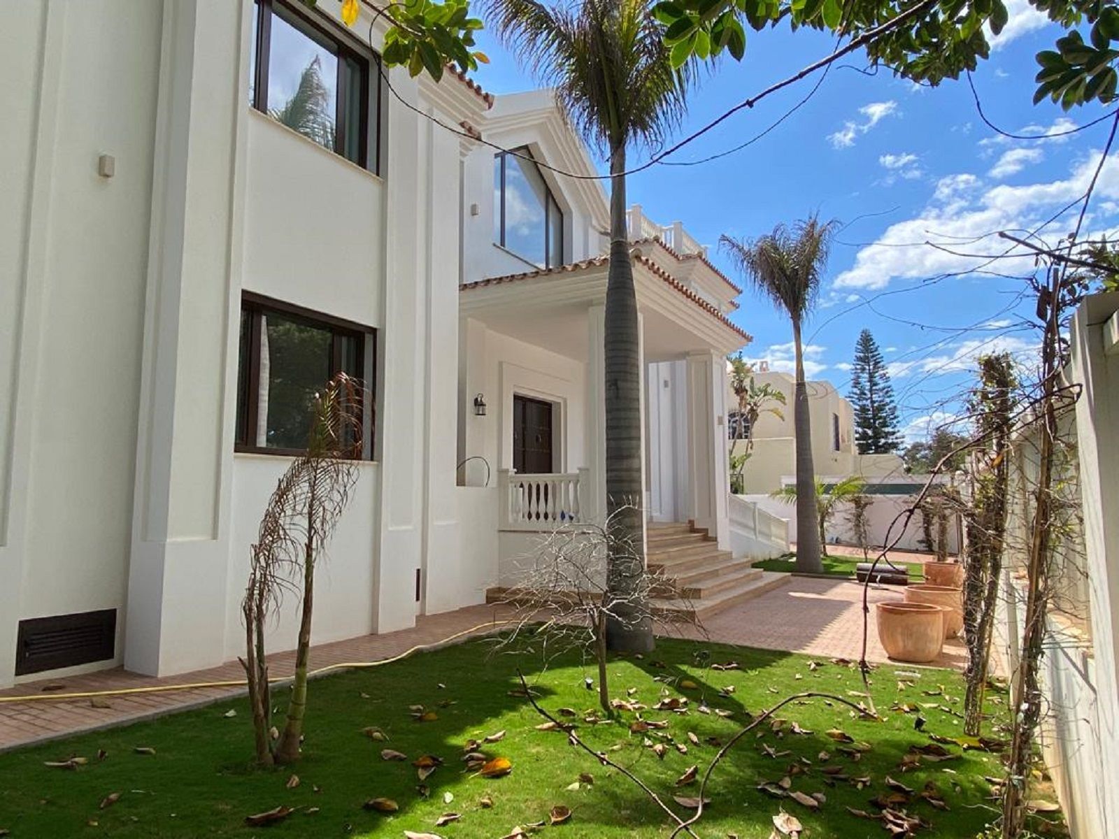 luxo-estate-9 Estepona villa 6 Bedrooms