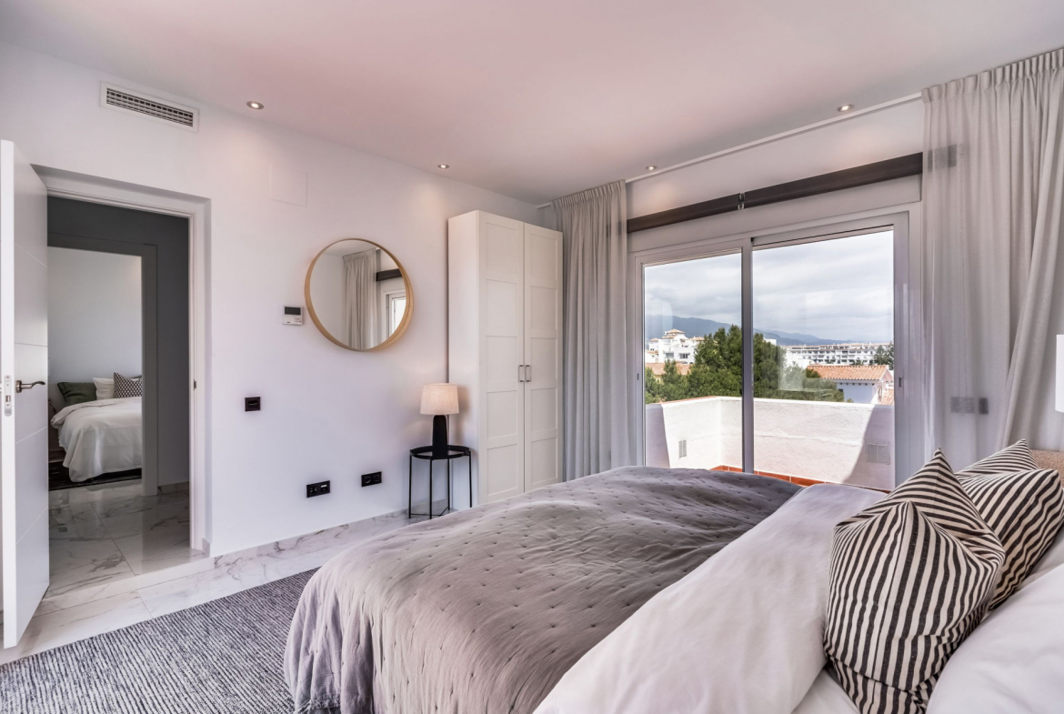 Puerto Banus Marbella penthouse 3 Bedrooms