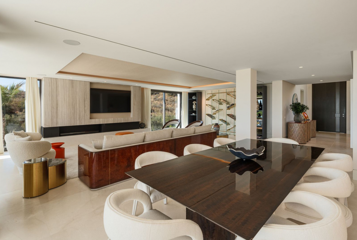 Luxury Villa for Sale in Marbella Hill Club | Golden Mile