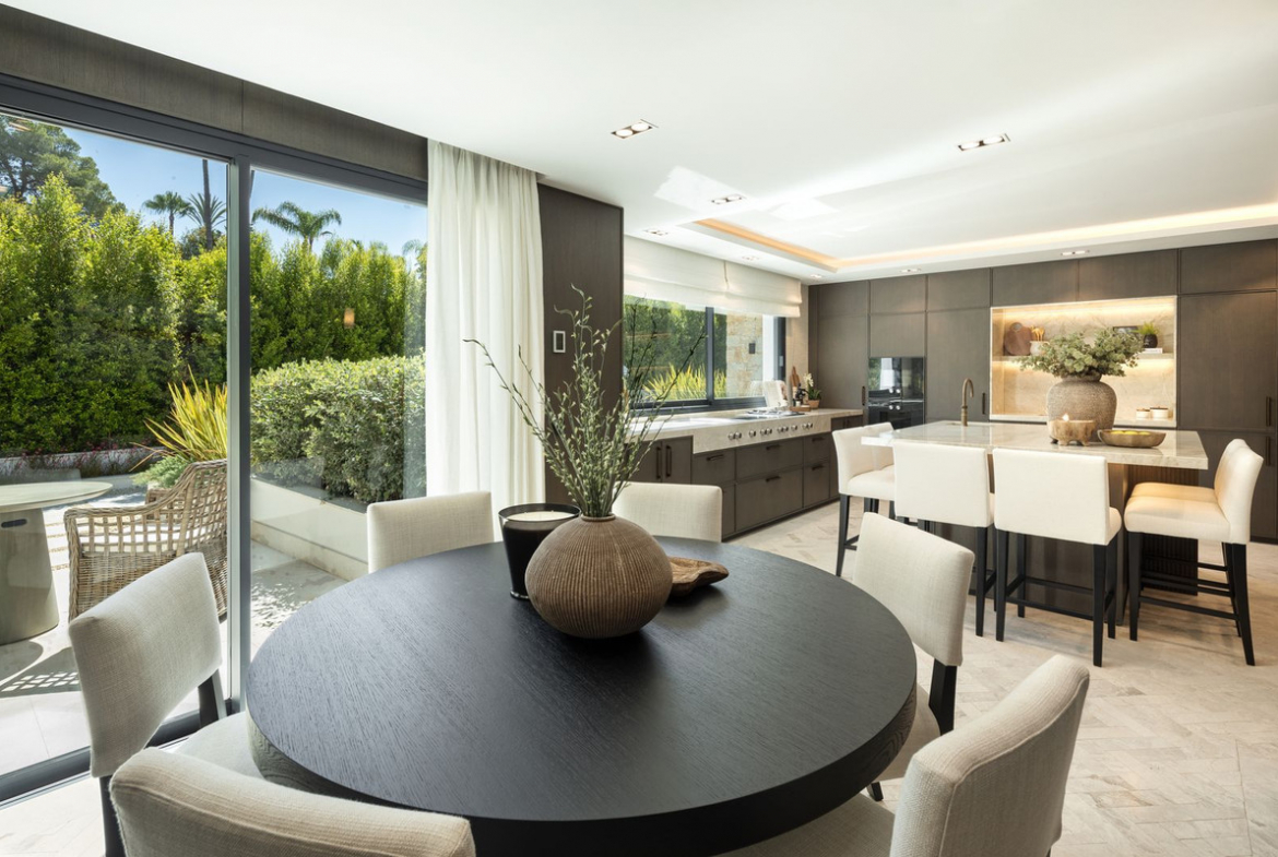 Nueva Andalucia Marbella villa 7 Bedrooms