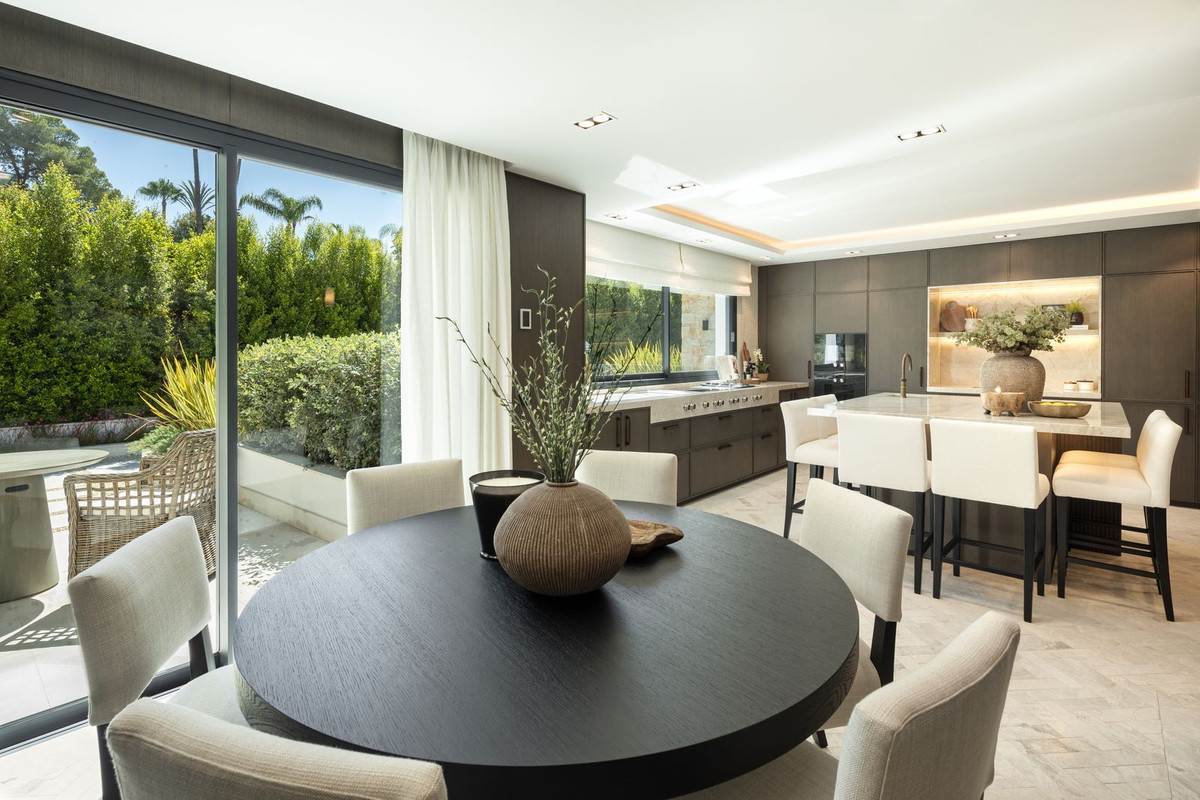 luxo-estate-9 Nueva Andalucia Marbella villa 7 Bedrooms