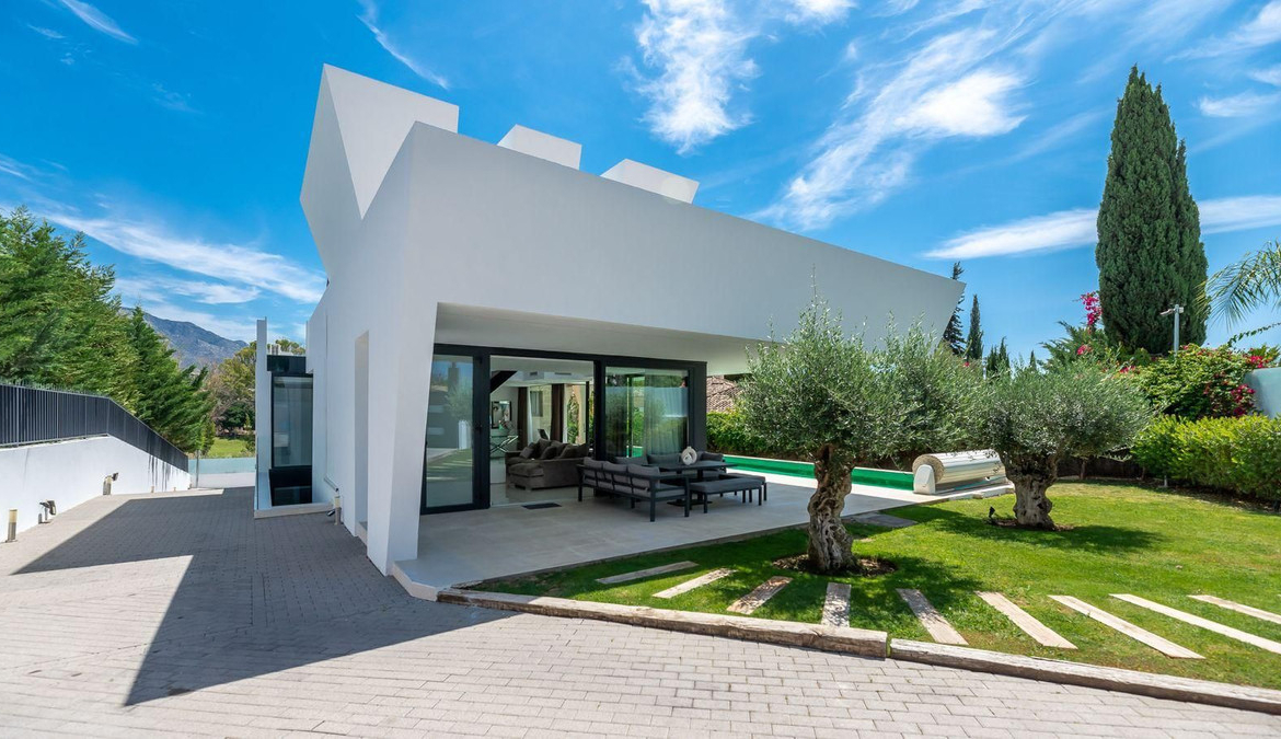 Nueva Andalucia Marbella villa 5 Bedrooms
