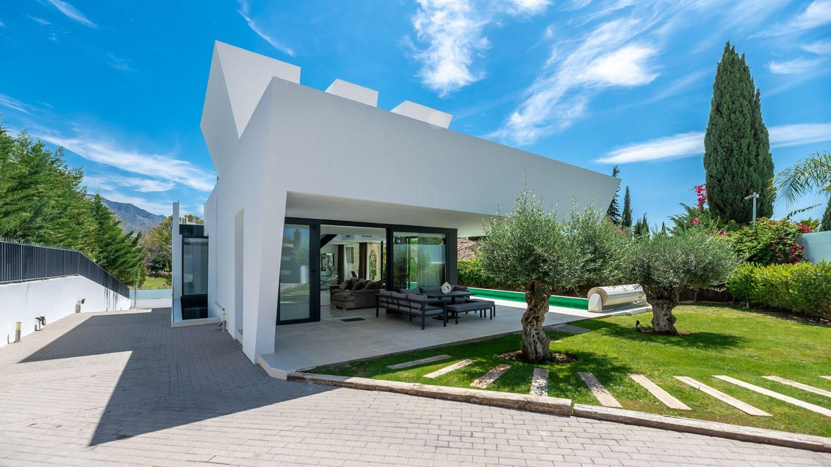 Nueva Andalucia Marbella villa 5 Bedrooms