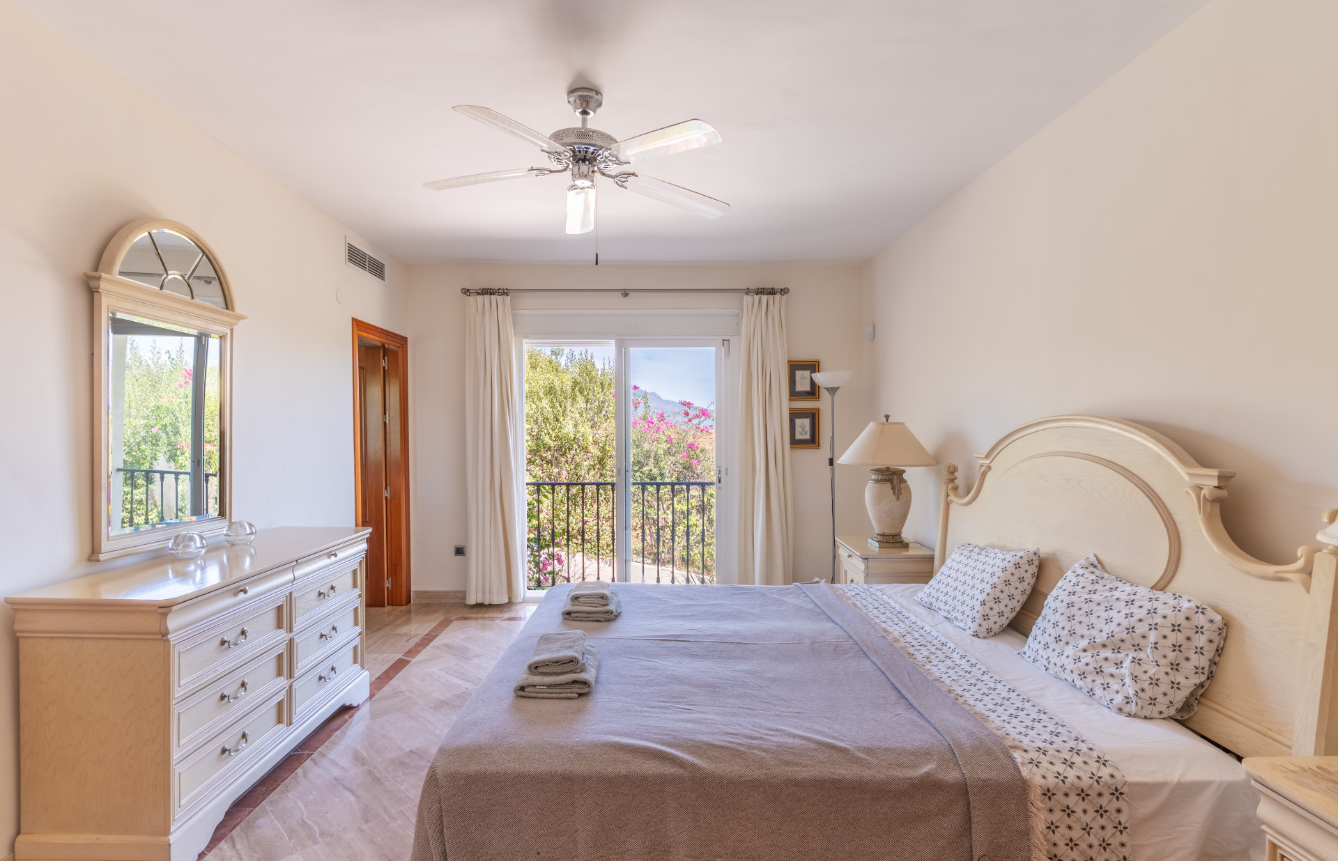 Los Almendros Benahavis villa 5 Bedrooms