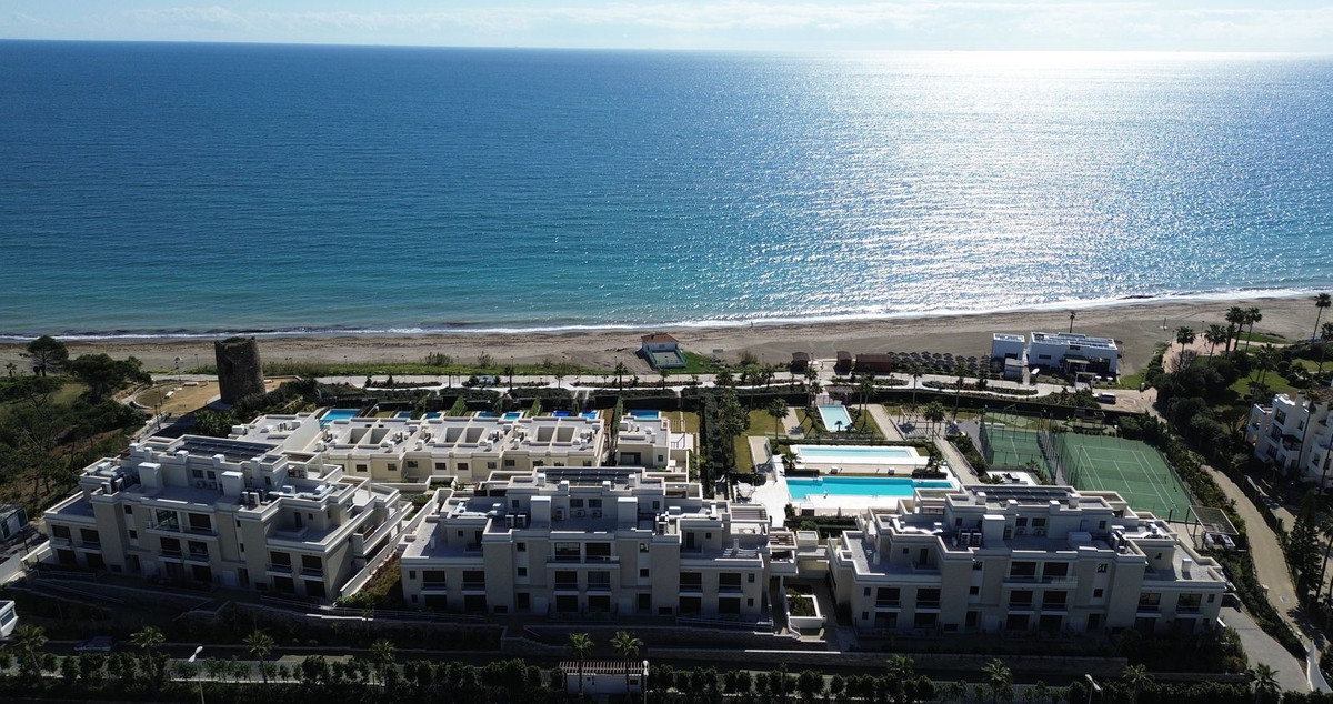 luxo-estate-9 New Golden Mile Estepona townhouse 4 Bedrooms