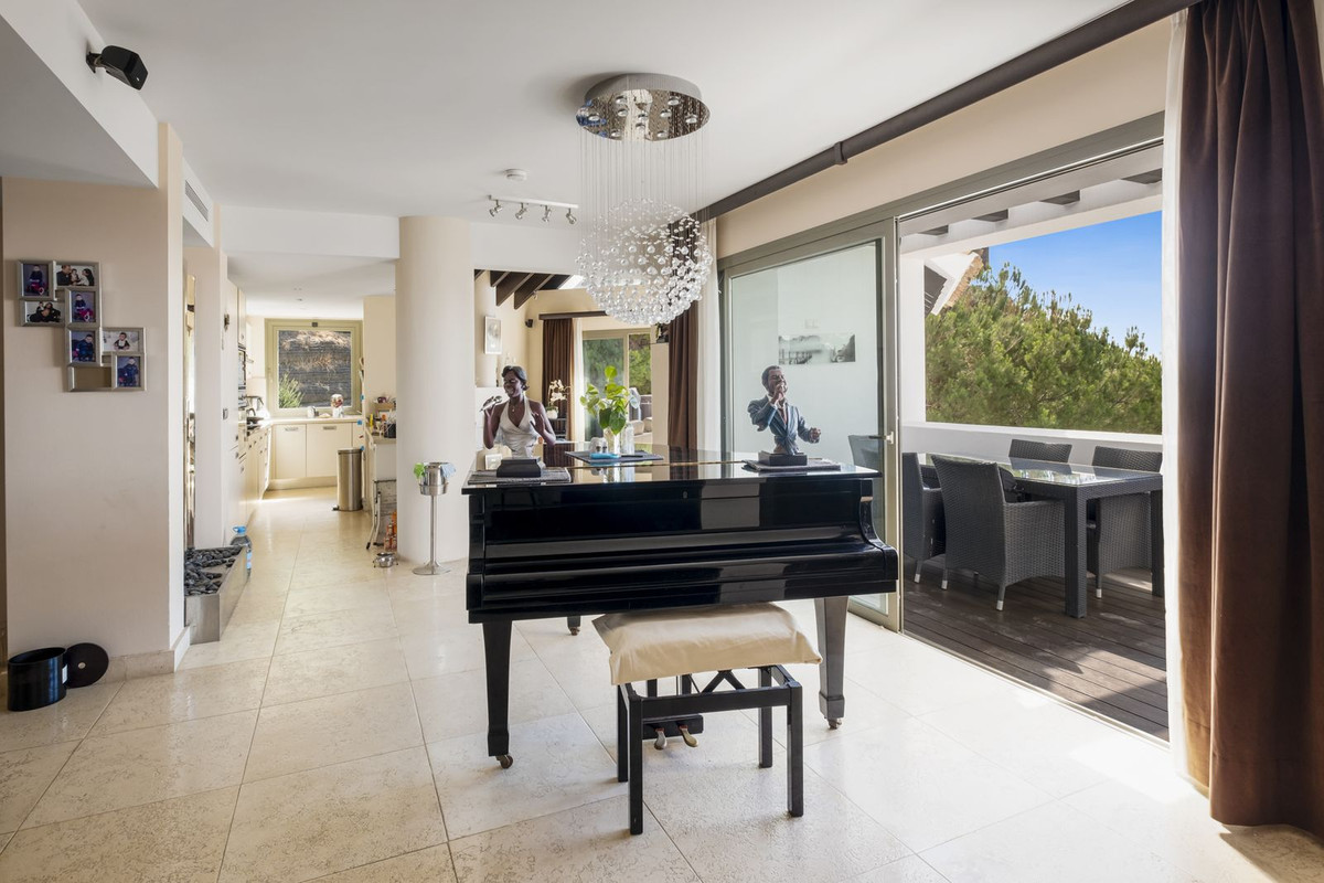 luxo-estate-9 Los Flamingos Benahavis penthouse 3 Bedrooms