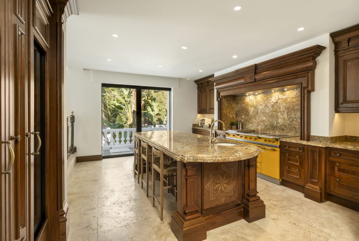 Nueva Andalucia Marbella villa 12 Bedrooms