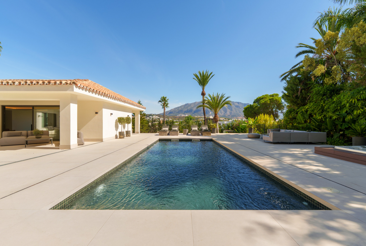 Nueva Andalucia Marbella villa 5 Bedrooms