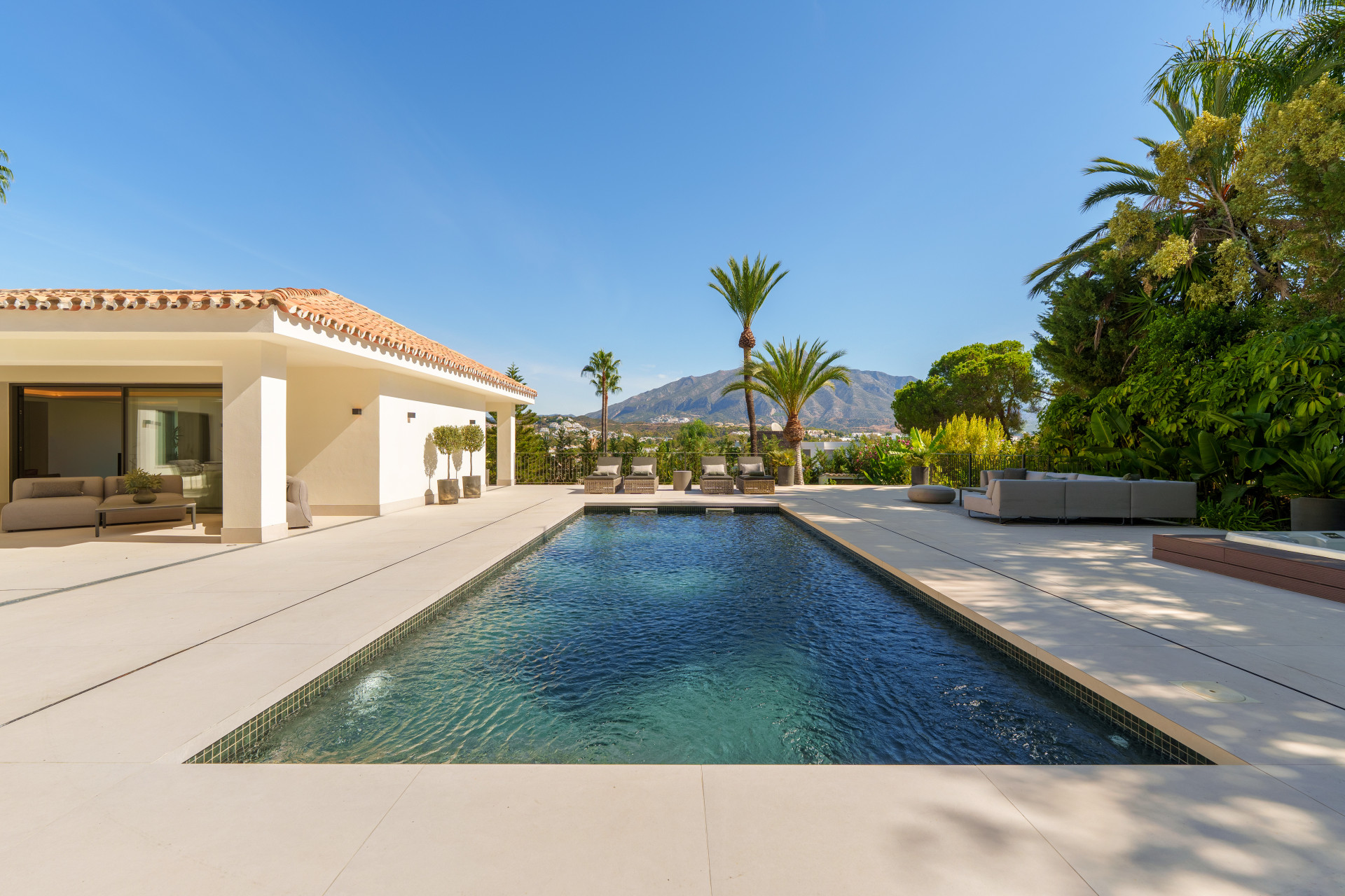 Nueva Andalucia Marbella villa 5 Bedrooms
