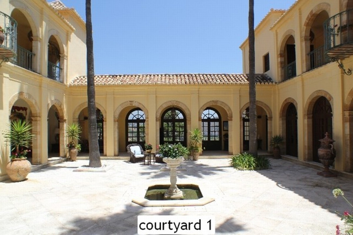 luxo-estate-9 Marbella villa 8 Bedrooms