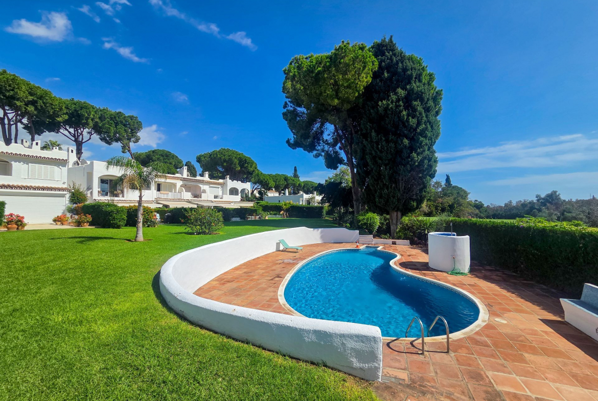 Nueva Andalucia Marbella townhouse 4 Bedrooms