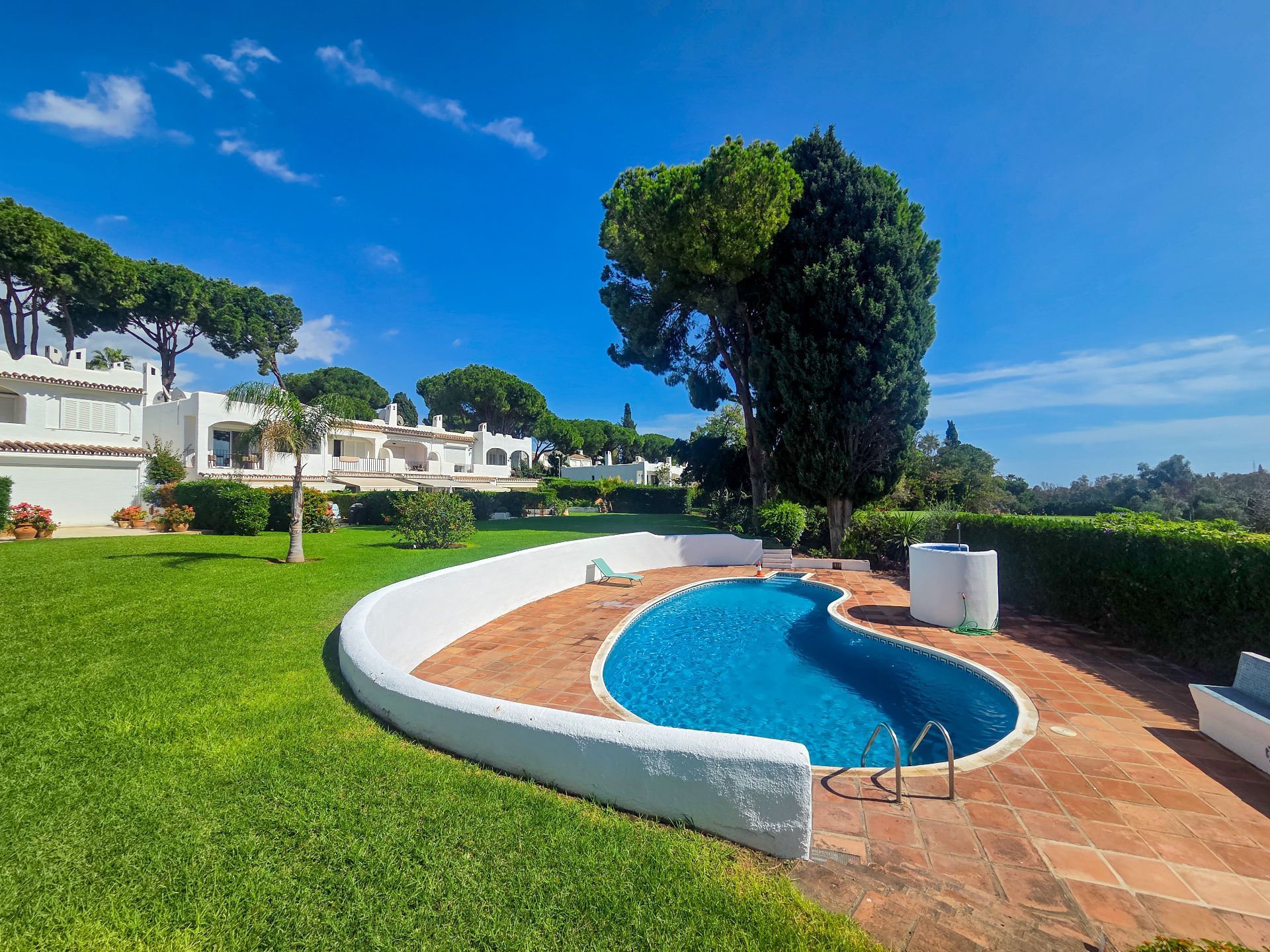 luxo-estate-9 Nueva Andalucia Marbella townhouse 4 Bedrooms