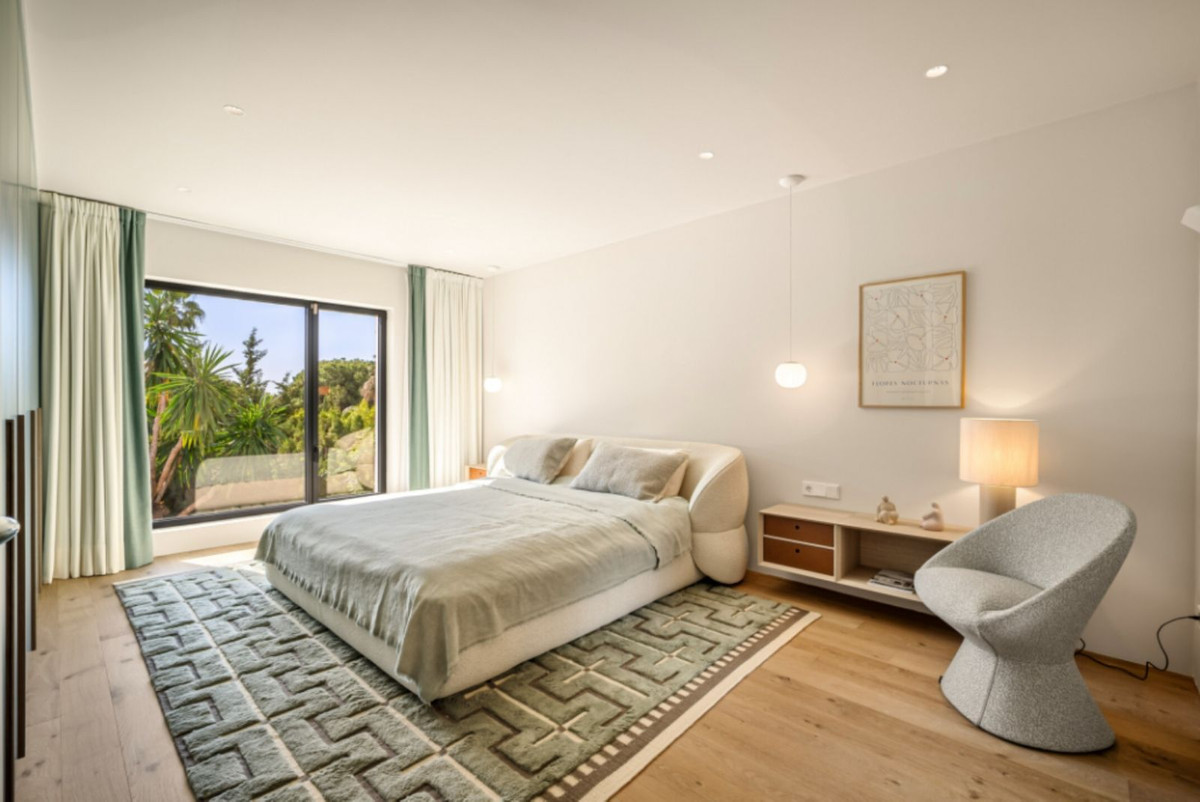 luxo-estate-9 Nueva Andalucia Marbella villa 4 Bedrooms