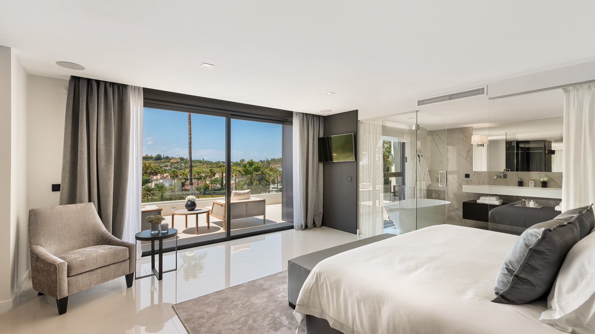 luxo-estate-9 Nueva Andalucia Marbella villa 6 Bedrooms