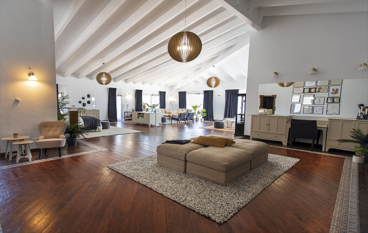 luxo-estate-9 Nueva Andalucia Marbella villa 10 Bedrooms