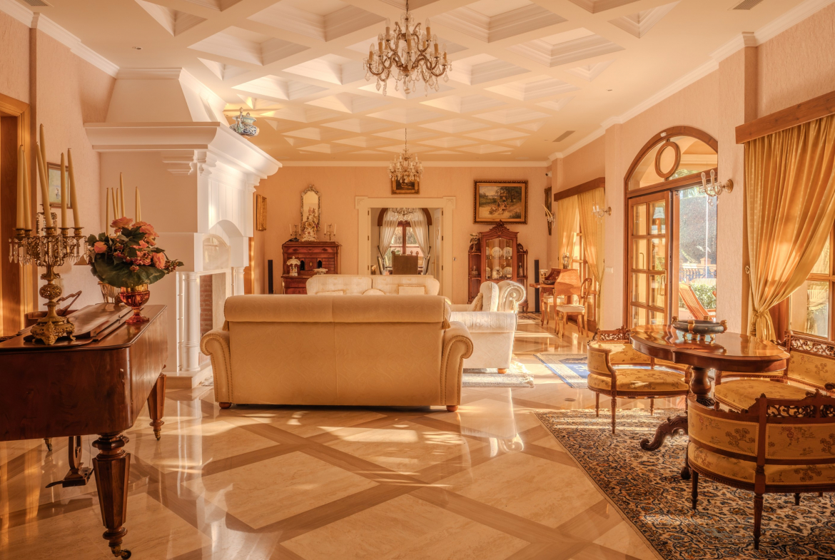 Nueva Andalucia Marbella villa 6 Bedrooms