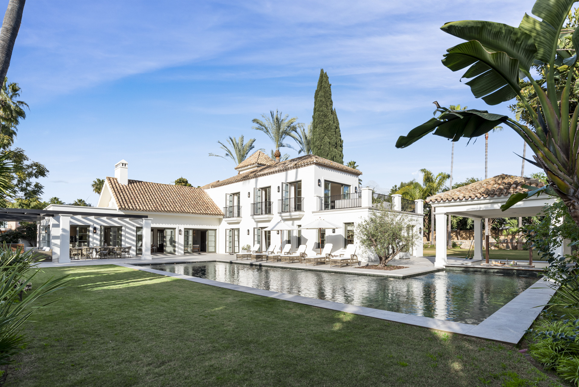 luxo-estate-9 Nueva Andalucia Marbella villa 5 Bedrooms