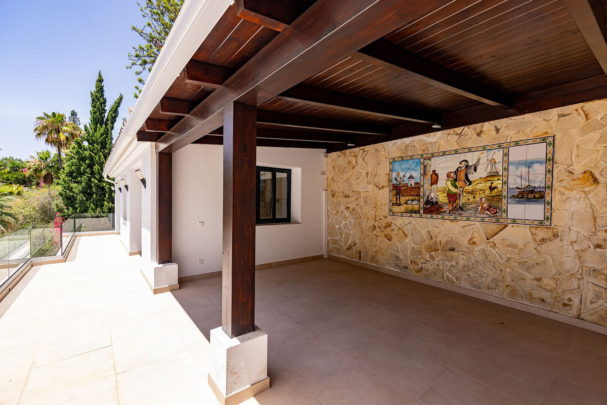 Las Chapas Marbella villa 4 Bedrooms