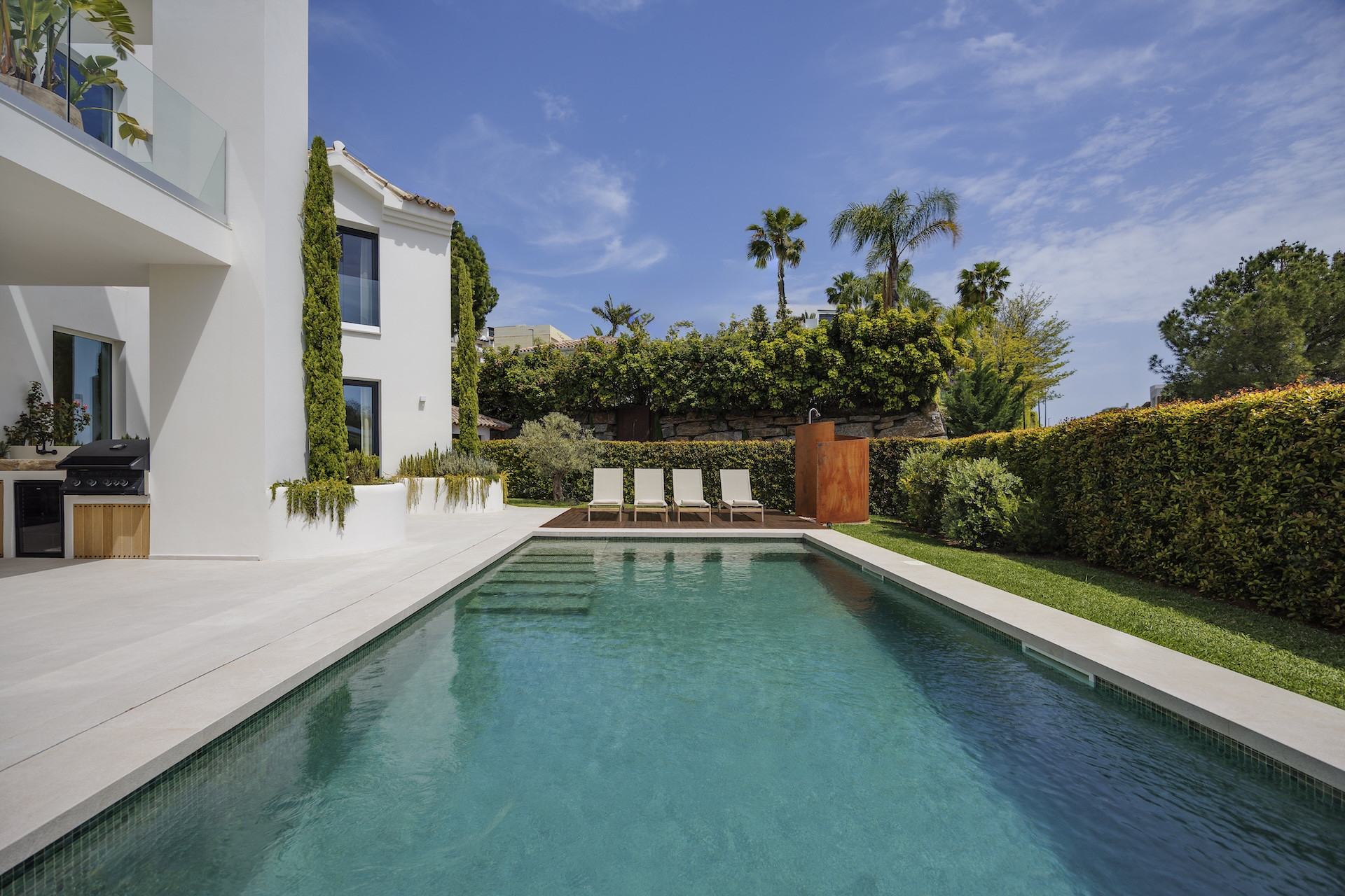 luxo-estate-9 La Alqueria Benahavis villa 4 Bedrooms