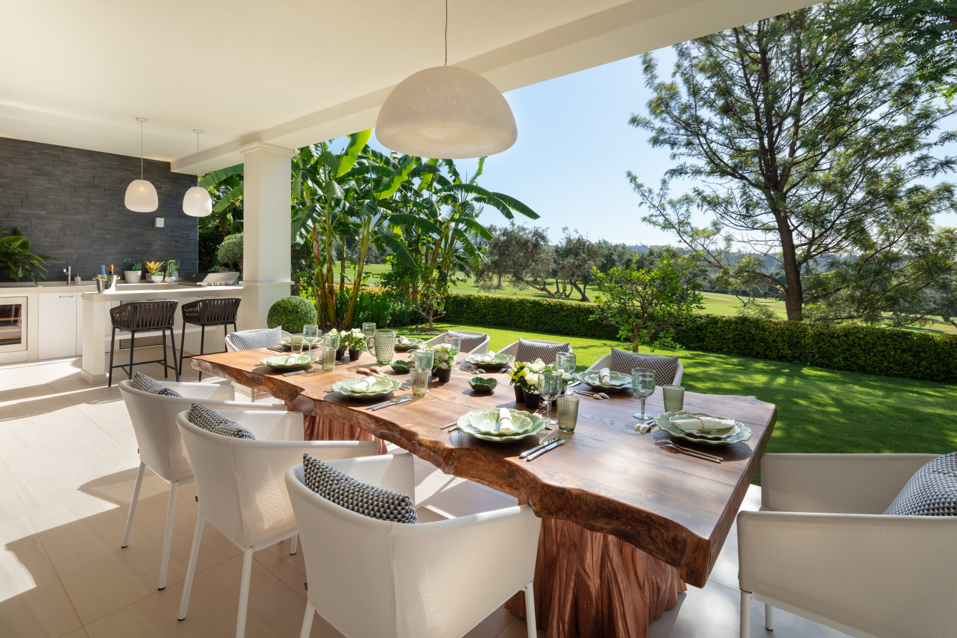 luxo-estate-9 Nueva Andalucia Marbella villa 6 Bedrooms