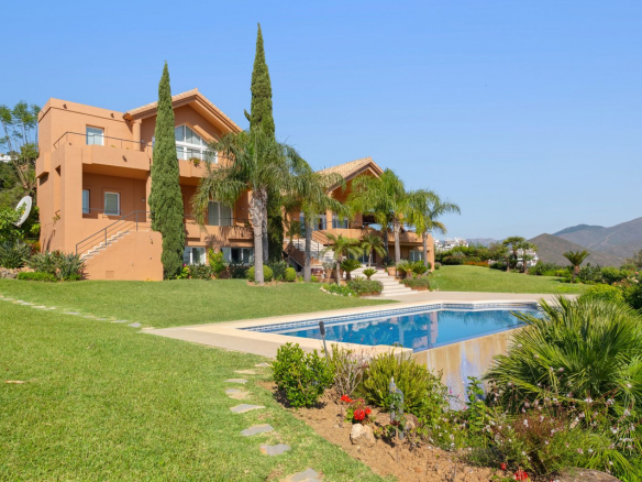 La Mairena Marbella villa 5 Bedrooms