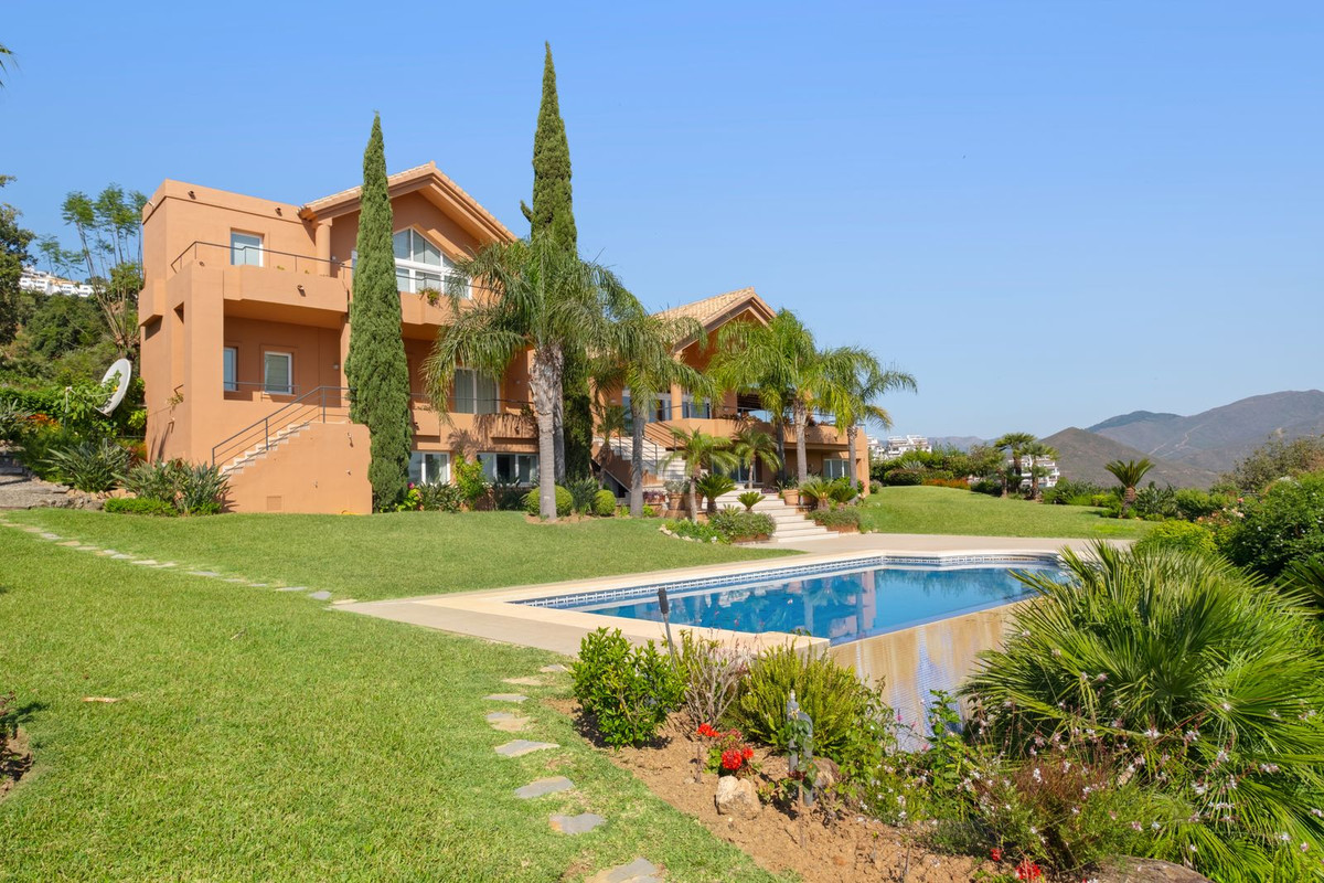 La Mairena Marbella villa 5 Bedrooms