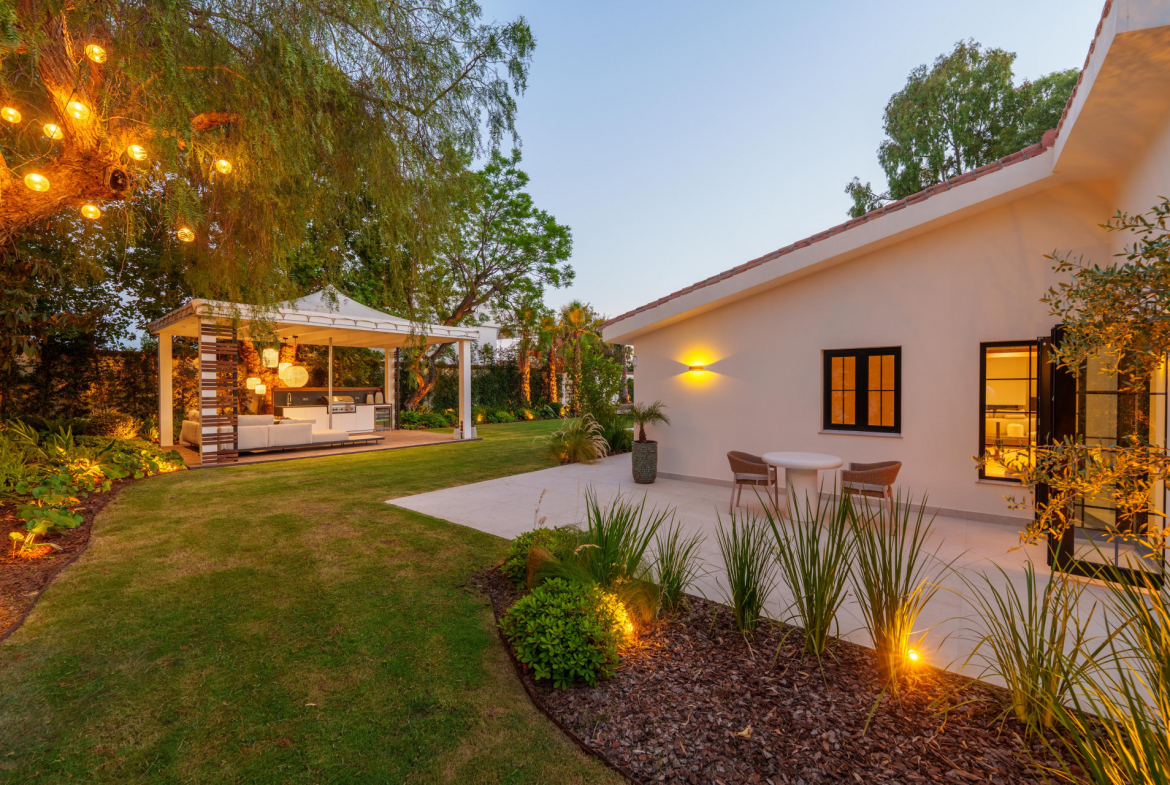 Contemporary Single-Level Villa Near Puerto Banús