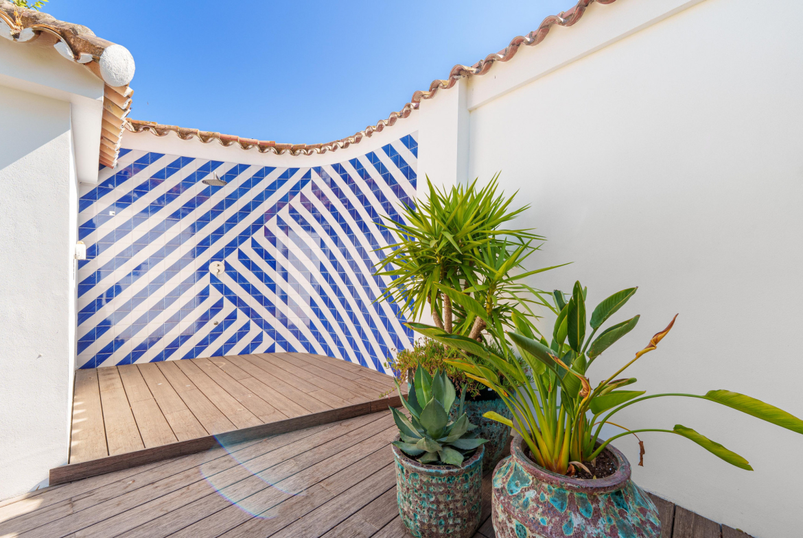Contemporary Single-Level Villa Near Puerto Banús