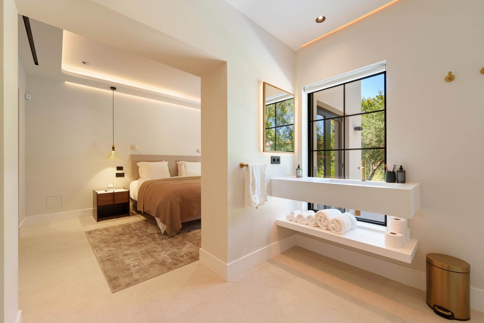 Contemporary Single-Level Villa Near Puerto Banús