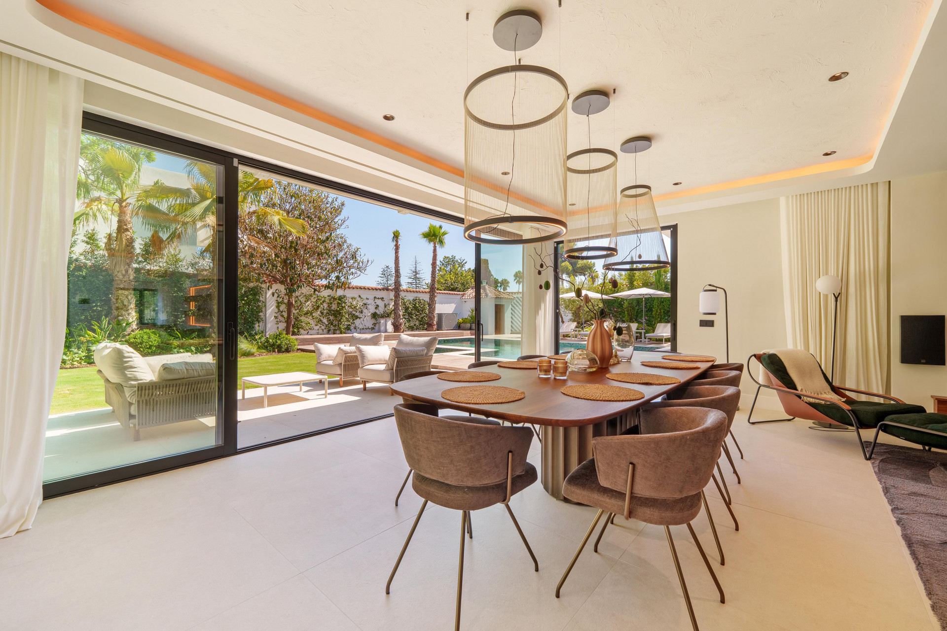 Contemporary Single-Level Villa Near Puerto Banús