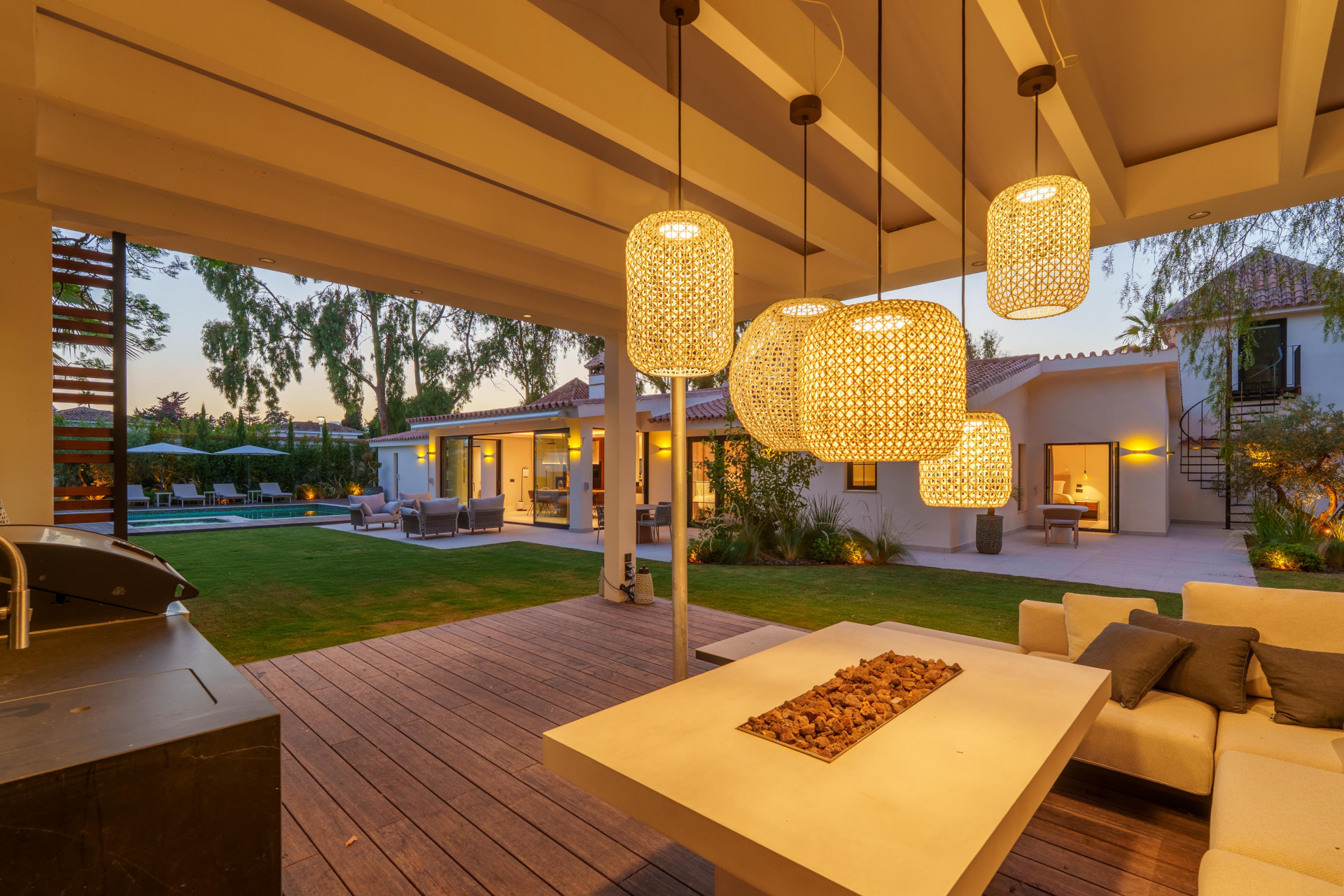 Contemporary Single-Level Villa Near Puerto Banús