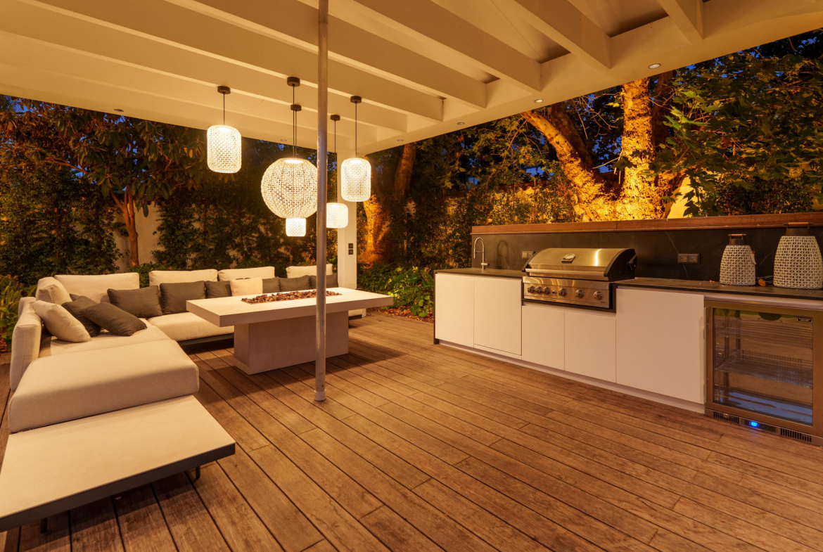 Contemporary Single-Level Villa Near Puerto Banús